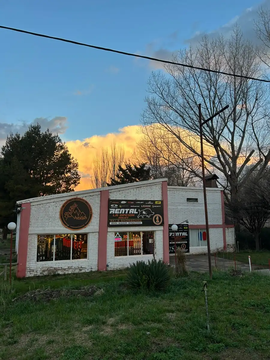 Frente del local de Malargüe sobre Ruta 40 Norte